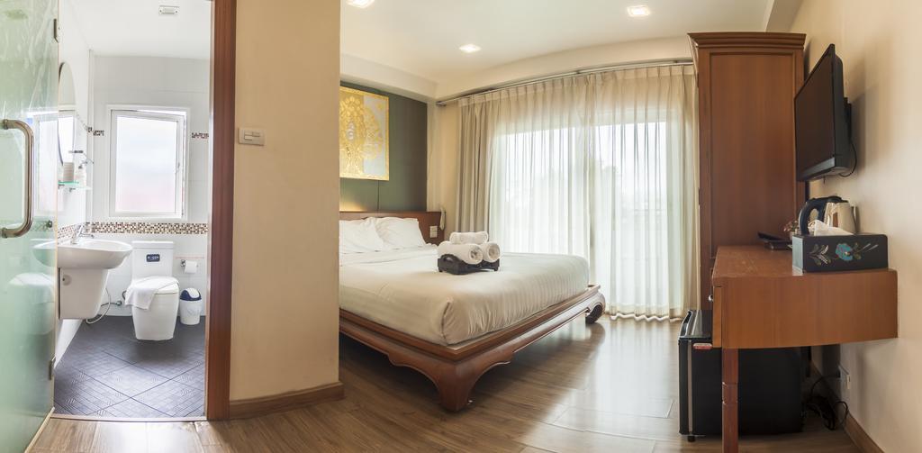 Hotel Eastgate à Chiang Mai Extérieur photo